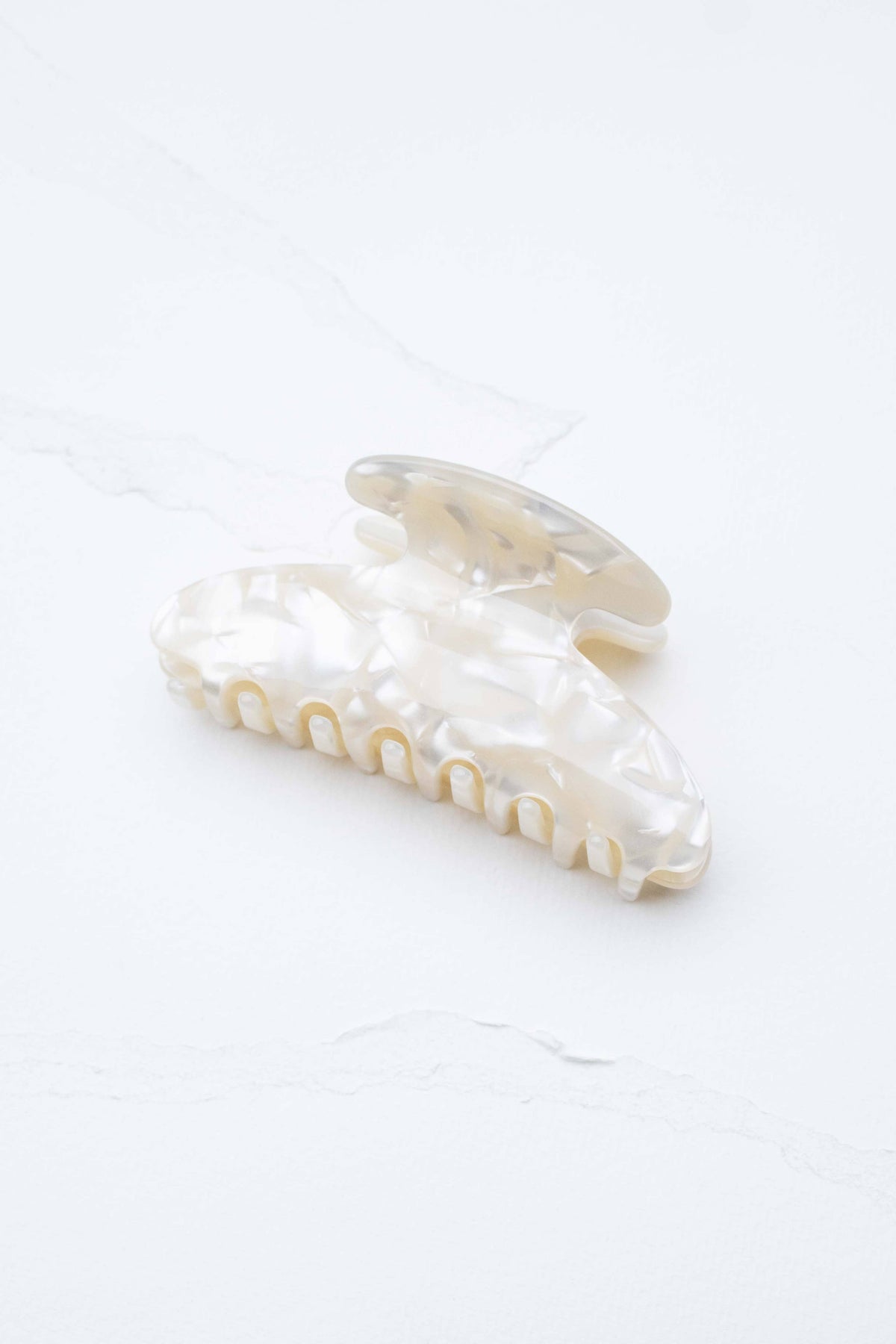 Midnight Gloss Cellulose Acetate Hair Claw Clip: Cream Cheese