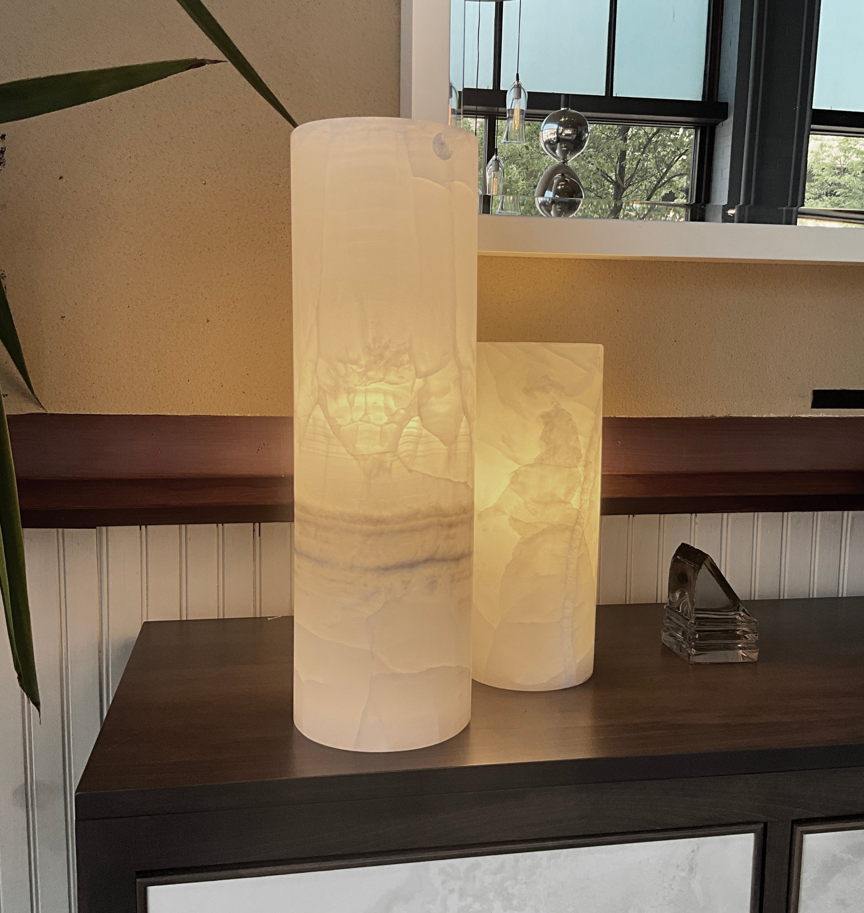 22-1130 Rare Earth Onyx Luninary Cylinder Lamp, White Ice