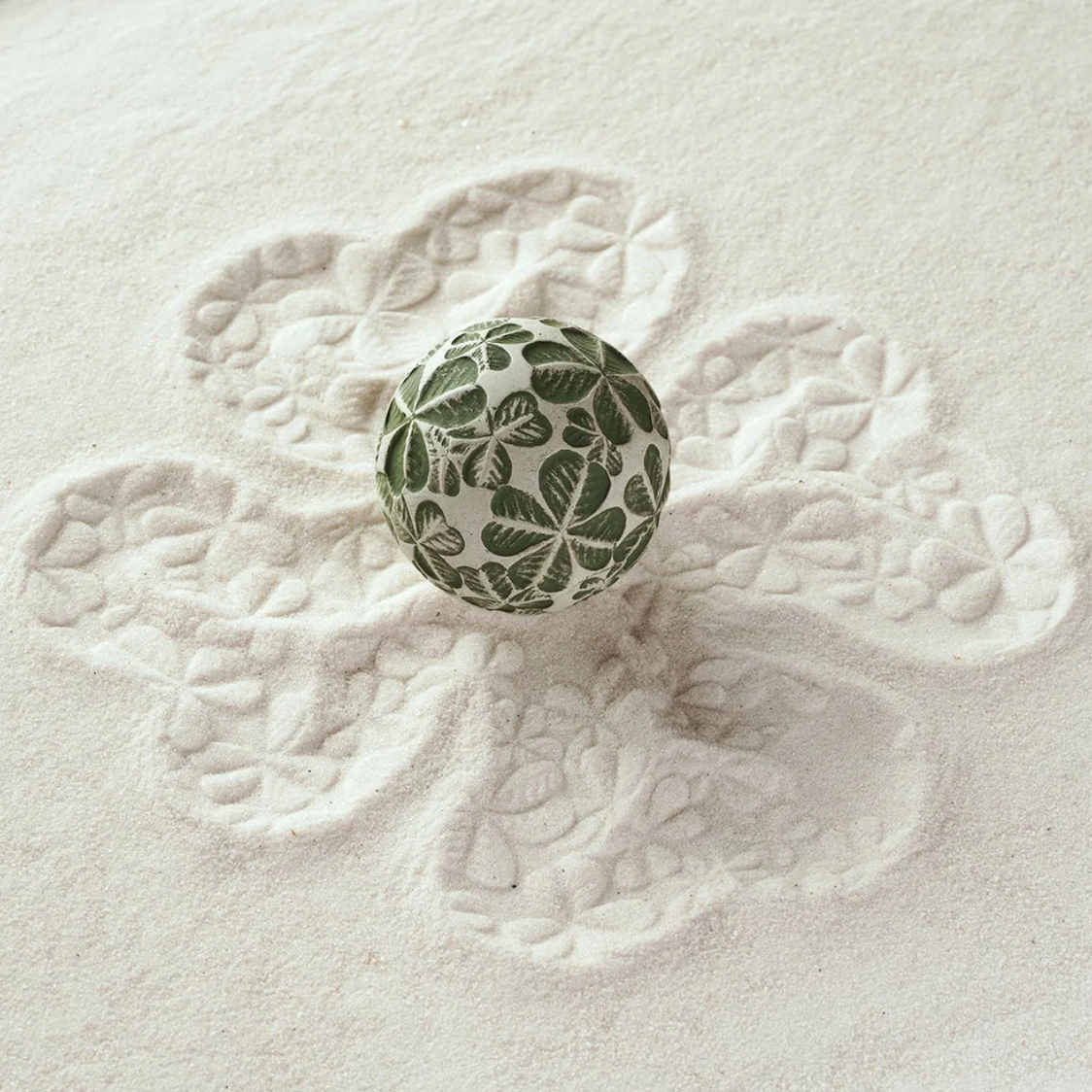 25-0437 Meditation Sphere - Clovers