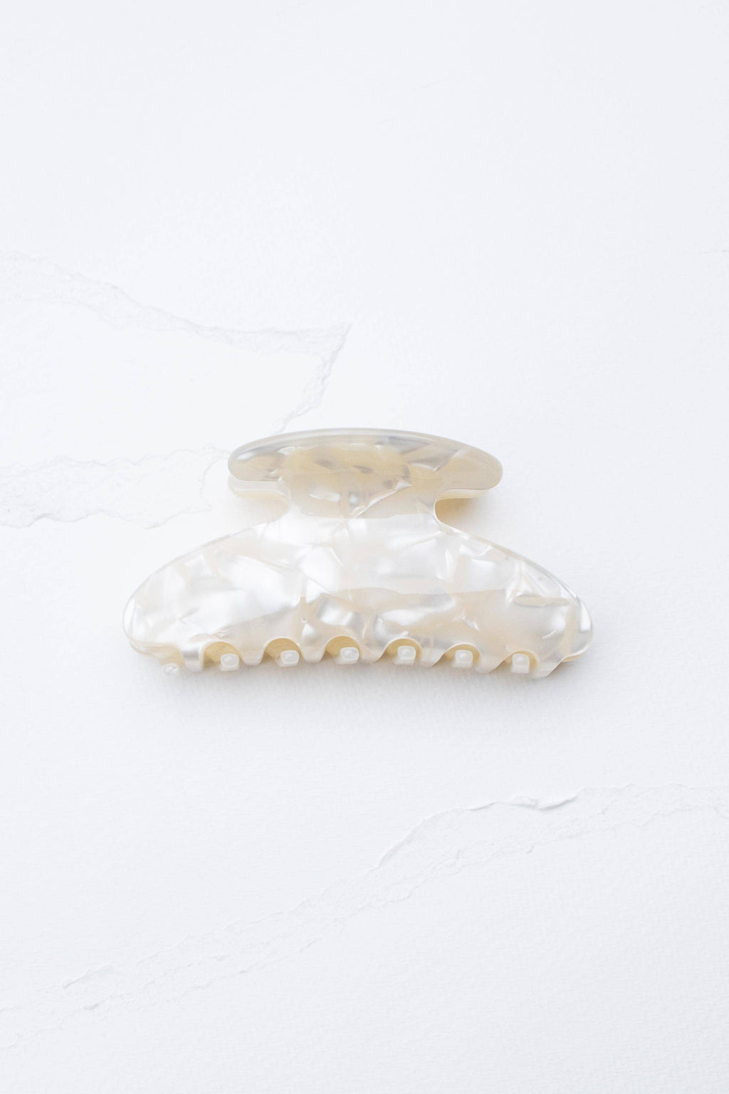 Midnight Gloss Cellulose Acetate Hair Claw Clip: Cream Cheese