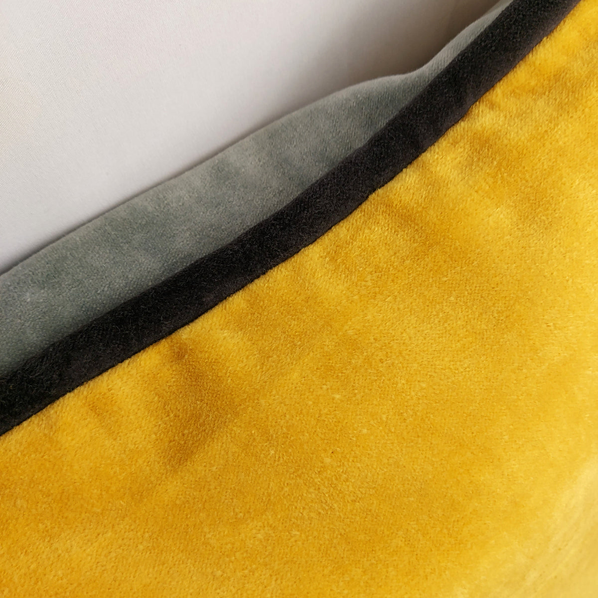 17-150 Velvet Square Decorative Pillow